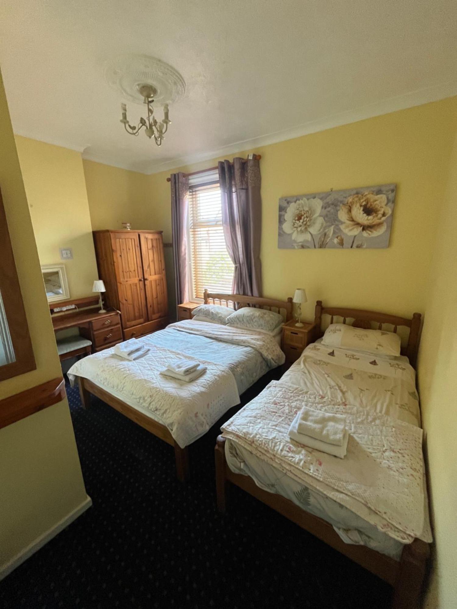 Marston Town Centre Villa Blackpool Exterior foto