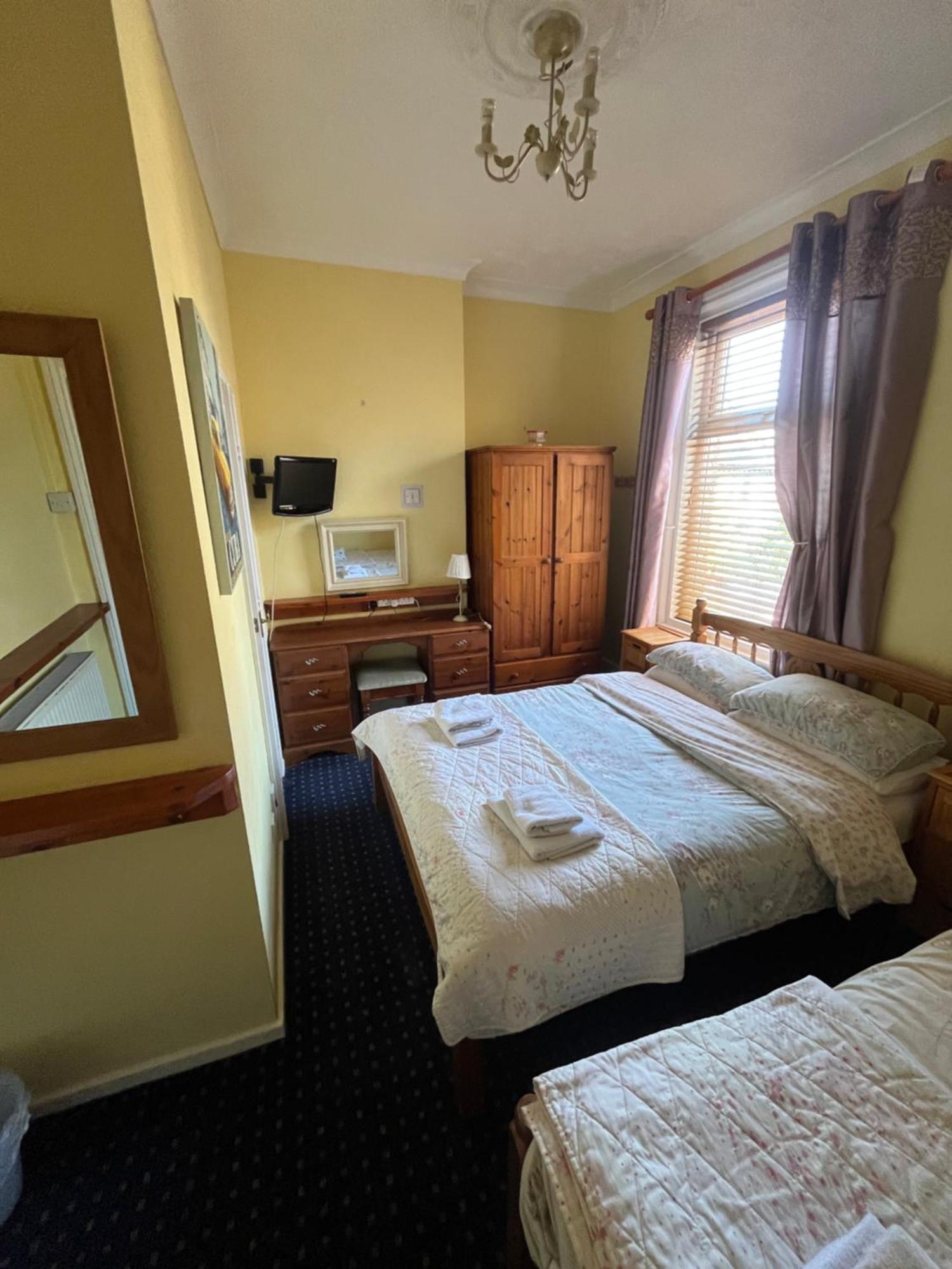 Marston Town Centre Villa Blackpool Exterior foto